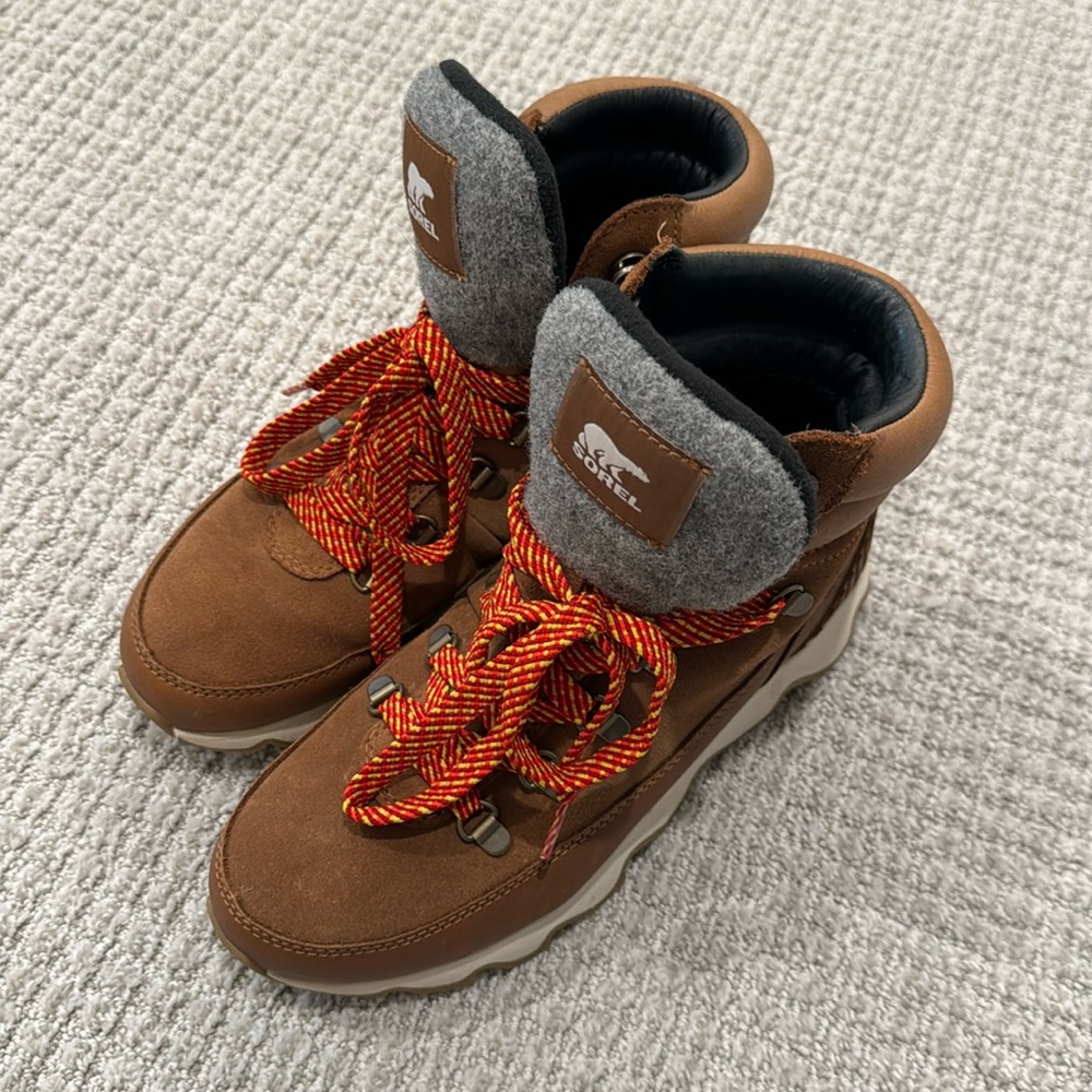 Sorel Kinetic conquest Winter Boots size 8